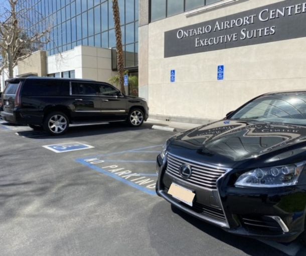 Corporate luxury car service 468537ab