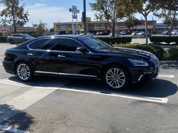 Limousine service for executives 83b79e3b