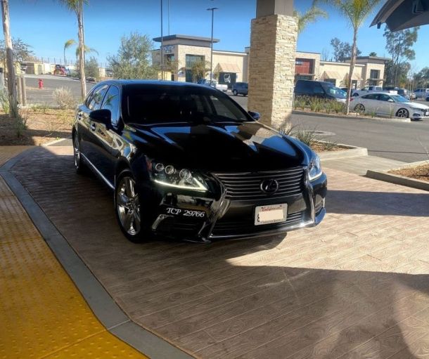 Professional chauffeur service db3b9ff7